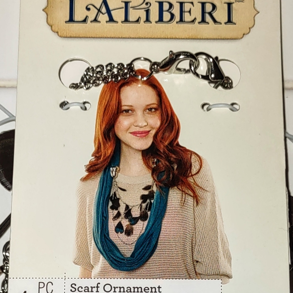 Laliberi Neck Chain of Green & Black Feathers